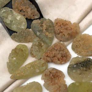 Cabujón de Prehnita Druzy Verde Natural al por Mayor, Cristal Curativo Suelto de Alta Calidad, Cambio de Color 20-35mm para Fabricación de Joyería de Plata - Product Image 4