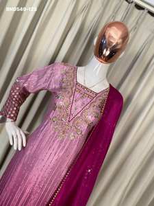 Fabricant indien de costumes Salwaar en tissu Chinon imprimé de qualité export, avec broderies de sequins, de la marque Evergreen Design. - Product Image 3