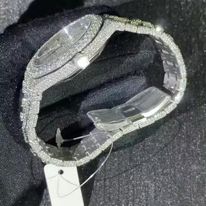 Montre de luxe pour homme avec logo personnalisé, diamants Moissanite de haute qualité, pierres VVS, bracelet serti de pierres, disponible au meilleur prix du marché - Product Image 4