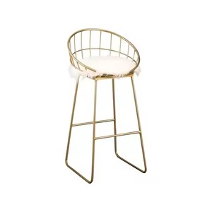 Ensemble de tabourets et chaises en bois massif finition cerise foncée pour restaurant, salle à manger, usage commercial. - Product Image 3