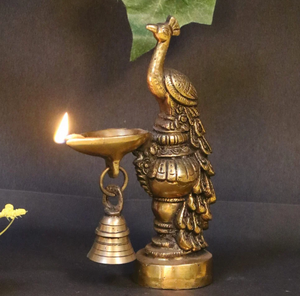 Support de Diya en laiton élégant en forme de paon pour la décoration intérieure, lampe à huile en laiton aspect antique, au meilleur prix auprès du fournisseur - Product Image 2