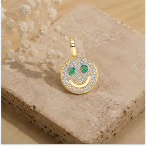 Elegante Colgante de Oro Real de 14K con Cara Sonriente Pequeña, en Oferta, con Moissanita Personalizada y Diamantes que Pasan la Prueba del Detector, Ideal para Regalo - Product Image 4