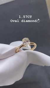 Bague solitaire en moissanite de 2 carats à taille ovale pour femme, en argent 925 plaqué or, bijou raffiné pour les fêtes, cadeau pour les partenaires - Product Image 2