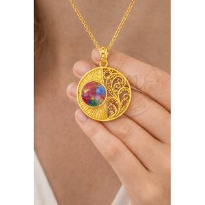 Nouveau style collier pendentif artisanal en filigrane de cuivre et pierres précieuses turquoise, laiton plaqué or 18 carats, bijoux de créateur vintage - Product Image 3