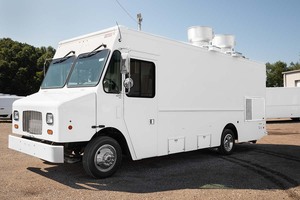 Nuevo Camión de Comida de 18 Pies, Marca Freightliner MT45/MT55, Convertido en Camioneta, con Horno para Pizza, Prensa para Panini, 4 Ruedas, para Uso en Exteriores - Product Image 4