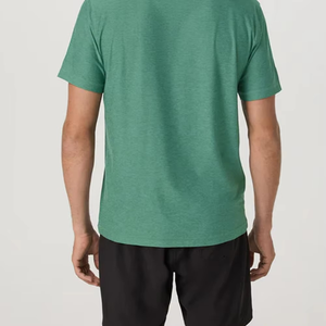 Camiseta para hombre con estampado de menta fresca y personalización en el pecho, ultra suave, informal, estilo urbano, cuello redondo, esencial para el verano. - Product Image 3