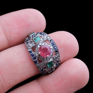 Vente en gros de bagues larges en argent sterling 925 massif avec rubis, émeraudes, saphirs et diamants naturels, bijoux Memoria - Product Image 6