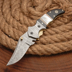 Cuchillo Plegable de Caza de Damasco Hecho a Mano Personalizado, Fabricante Mayorista, Cuchillos Plegables Multifuncionales para Exteriores, para Desollar, para Bolsillo, UE - Product Image 1