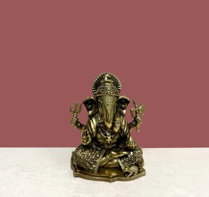 Nirmala Handicrafts Traditional Brass Tirupati Balaji Statue with Prabhavali Arch Wax Casting Handmade for Tabletop Home Office - Product Image 1