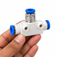 Connecteur d'air 3 voies en plastique blanc avec raccords à emboîtement bleus et port fileté métallique pour moteur de réservoir sous pression