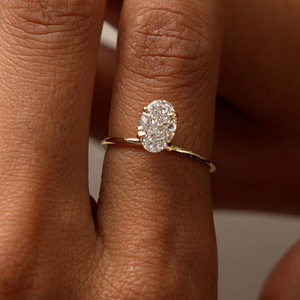 Bague de fiançailles classique en or jaune pour femme, diamant de laboratoire de qualité supérieure, taille ovale, 1 carat - Product Image 4