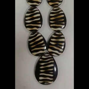 สร้อยคอเรซิ่นลายสัตว์ รูปทรงหยดน้ำ ลูกปัดแฟชั่น เครื่องประดับสำหรับผู้หญิง เครื่องประดับเสื้อผ้า สำหรับใส่ทำงาน สร้อยคอแบบโดดเด่น - Product Image 1