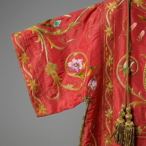 Vestimenta Dálmatica Roja de Lujo con Bordado, Túnica Tradicional Litúrgica para Sacerdotes, Sotana Católica, Vestimenta Religiosa - Product Image 4