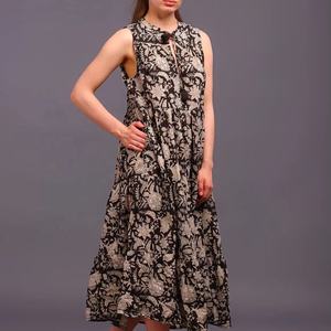 Robe longue maxi en coton pour femmes, imprimé floral, col mandarin, sans manches, imprimé à la main, pour les fêtes, la plage - Product Image 1