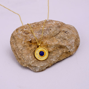 Collier pour femme El Joyero plaqué or 18 carats avec pierre précieuse en calcédoine bleue facettée, motif soleil tendance et chaîne filante - Product Image 3