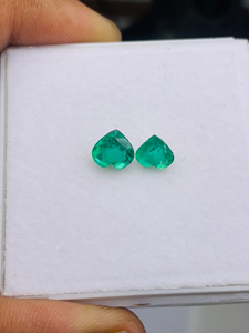 Esmeralda Natural Corte Corazón Origen Zambia 2 Piezas 2.11 Quilates Calidad AAA Certificado IGI Brillo Excelente Color Verde 5-8mm Tratamientos - Product Image 1