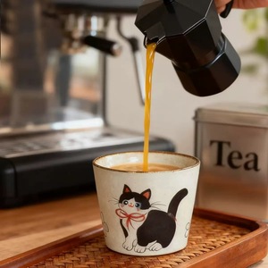 แก้วเซรามิคสำหรับกาแฟและชา ลายการ์ตูนแมวเคลือบสีเคลือบด้วยมือ พร้อมหูจับ - Product Image 6