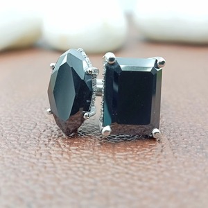 Anillo de Cóctel Elegante Personalizado, Anillo de Compromiso, Regalo de Boda o Aniversario, con Moissanita en Engaste Canalizado, Bañado en Rodio, 100% Satisfacción - Product Image 1