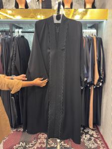 Vente flash : Abaya noire pour femme, longue jusqu'au sol, col en V, manches longues, robe modeste, couleur unie, polyester, tenue quotidienne, tenue de prière musulmane - Product Image 2