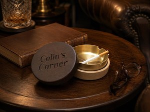Cendrier en bois d'acacia personnalisé avec couvercle pour lui - Product Image 2