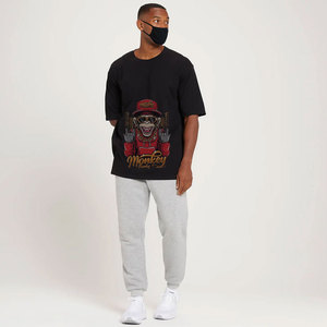 เสื้อยืดคอกลมแขนสั้นสีดำสำหรับผู้ชาย พิมพ์ลายตัวอักษร สไตล์สตรีท ทรงปกติ ผ้าเจอร์ซีย์คอตตอน 100% - Product Image 4
