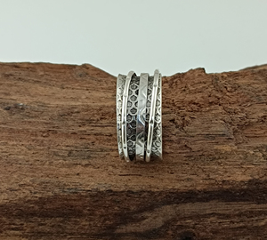 Wholesale Shree Jaipur <b>Silver</b> 925 Sterling <b>Silver</b> Amethyst Bezel Setting Honeycomb Textured Double Spinning <b>Band</b> <b>Ring</b> - Product Image 4