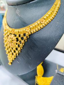 Collar de Oro Sólido de 22K para Mujer, Joyería Nupcial India Tradicional, Elegante Diseño Floral con Colgante de Oro Puro - Product Image 3