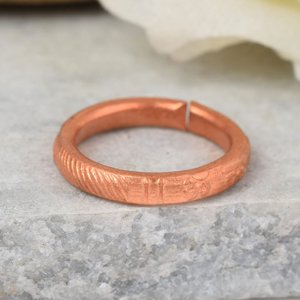 Anillo Ajustable de Cobre Puro Forjado a Mano con Grabado Om Namah Shivay, Joyería de Moda para Hombre y Mujer, Artesanal Moderno - Product Image 5