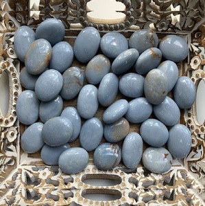 Pierre de palmier ovale naturelle en angelite, sculptée à plat, polie à la main, pierre précieuse bleue, Feng Shui, méditation, Reiki, énergie des chakras - Product Image 4