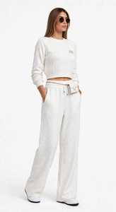 Conjunto de suéter de punto trenzado color blanco roto con cuello redondo y pantalones deportivos de pierna ancha para mujer - Product Image 3