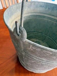 Cubo de Metal Galvanizado Vintage |   Decoración Rústica de Estilo Campestre - Product Image 5