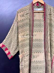 Kimono de Lujo de Seda Crepé para Mujer |   Envoltura de seda suave con cuello en V y cintura elástica con estampado floral hecho a mano |   Ropa de Playa Primavera/Verano - Product Image 3