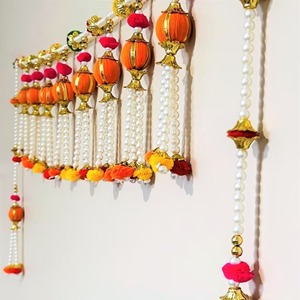 Guirnaldas Decorativas Tradicionales de Lujo para Puertas, con Perlas Artificiales y Pompones, para la Festividad Diwali India - Product Image 1