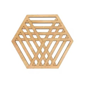 Sous-plat rond en bois 300 mm, design bohème, fait main, en bois naturel, pour protection contre la chaleur - Product Image 2
