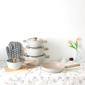 Ensemble de batterie de cuisine moderne antiadhésive avec poêles à frire profondes, casseroles, marmites et couvercles en verre assortis, en marbre durable - Product Image 5