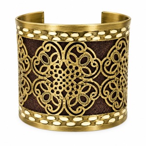 Bracelet manchette ouvert large en laiton plaqué or antique pour femme, motif floral filigrané vintage, bijou - Product Image 1