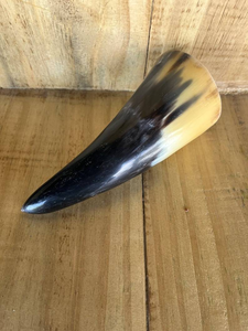 Cuerno Vikingo Curvo Hecho a Mano, Ecológico y Moderno, con Borde de Latón, Cristal Real, Personalizable, Decoración Festiva, Arte Inspirado en las Fiestas - Product Image 2