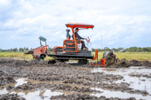 Mejor Precio 2026 - Tractor Oruga HOGICO 3 en 1 Turbo 80HP 80VN, Máquina Potente, Duradera y de Alta Calidad para Granja y Agricultura - Product Image 3