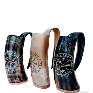 Moderna taza de cuerno hecha de una sola pieza de cuerno sólido, diseñada para una sensación robusta y un estilo vikingo realista. - Product Image 2