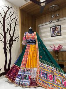 Lehenga Choli con Estampado Digital de Bloques de Color y Trabajo de Espejo, Dupatta de Encaje, Algodón Muselina, Atuendo Étnico para Fiesta de Boda para Mujer - Product Image 5