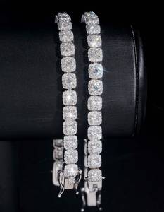 Pulsera de tenis geométrica cuadrada chapada en rodio para mujer con cristales plateados brillantes - Product Image 1