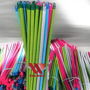 Escoba de madera de eucalipto con mango recto recubierto de PVC de 70-120 cm, marca Asiawood, ecológica, con cerdas tipo bandera para limpieza y recogida de polvo. - Product Image 3