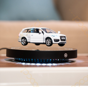 Sang trọng 1:36 pull-back Trắng Q7 Mini SUV Xe mô hình điều hành Quà Tặng Máy tính để bàn trang trí nội thất bay lên từ nổi Diecast xe cho người hâm mộ - Product Image 1