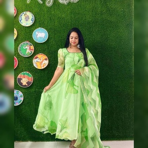Robe Anarkali Salwar Kameez indienne en organza imprimé numérique, confectionnée par Fateema Fashion, avec bas et dupatta, lavable en machine - Product Image 1