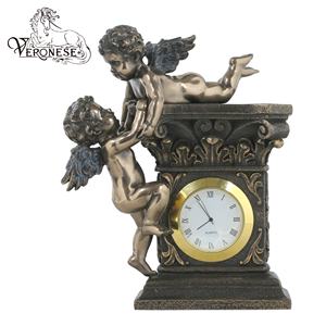 Artisanat en résine peinte à la main de luxe, série Fantasy de VERONESE DESIGN, charmants jumeaux chérubins jouant sur un horloge - Product Image 1