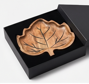 Assiette de service en bois artisanal de qualité supérieure, motif végétal gravé, bois naturel, pour la maison, les mariages, les événements et les restaurants - Product Image 6