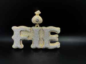 Pendentif Hip Hop Chrétien Personnalisé en Acier Inoxydable avec Diamants Glacés Style Bearbrick - Product Image 2
