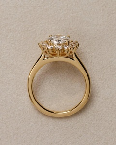Bague de fiançailles ovale avec halo de diamants de laboratoire de 2 carats – Bague ovale avec diamant certifié IGI – Or massif ou argent - Product Image 5