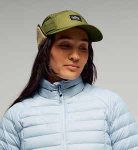 Chaqueta de invierno acolchada personalizada para mujer, ropa informal premium para exteriores, a prueba de viento, con cierre de cremallera y bolsillos laterales. - Product Image 2