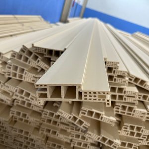 Marco de Puerta de WPC K125 de Alta Calidad, Tipo 5m6, Diseño Moderno, PVC Impermeable, para Dormitorio, Embalaje Personalizado, Fabricante de Vietnam - Product Image 3